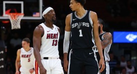 湖人詹姆斯续约：续写传奇，铸就湖人队辉煌历史